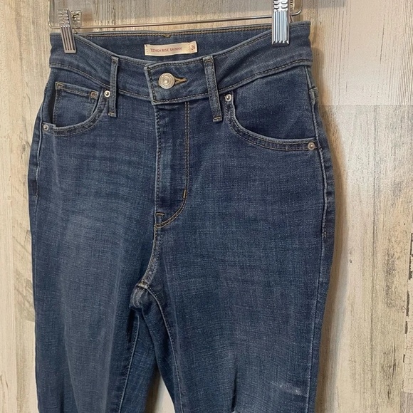 Levis Womens 721 High Rise Skinny Lightly Distressed Jeans- Dark Wash size 26 - Picture 3 of 7